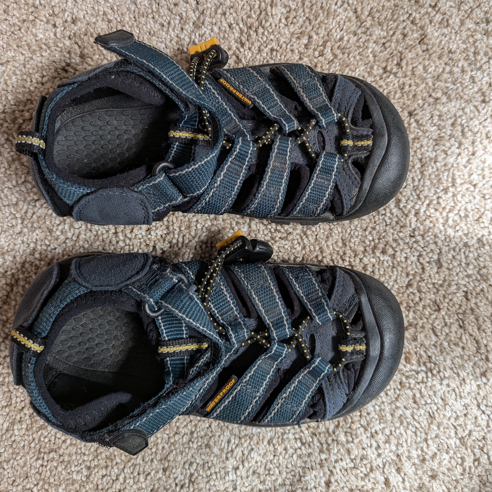Kids Size 12 Keen Sandals